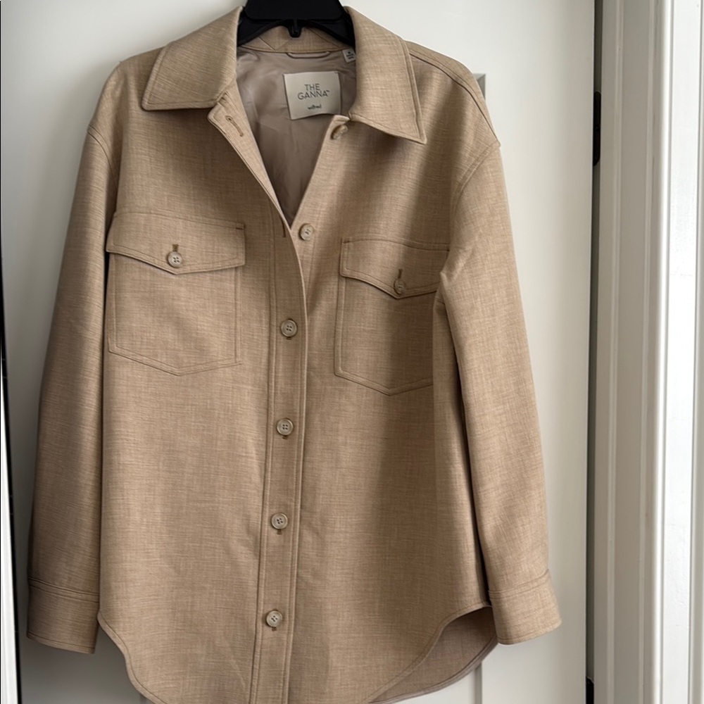 Wilfred Aritzia Beige Shirt Jacket